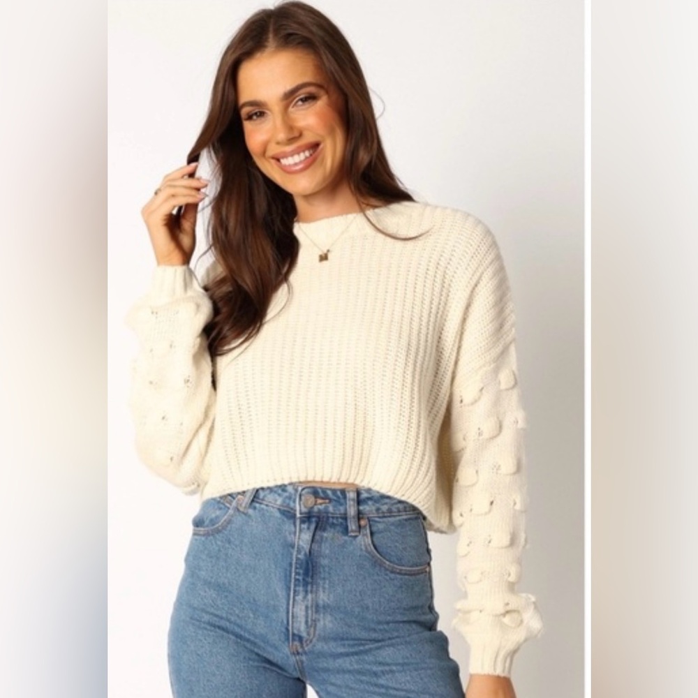 Moon & Madison Cropped Knit Sweater in Cream